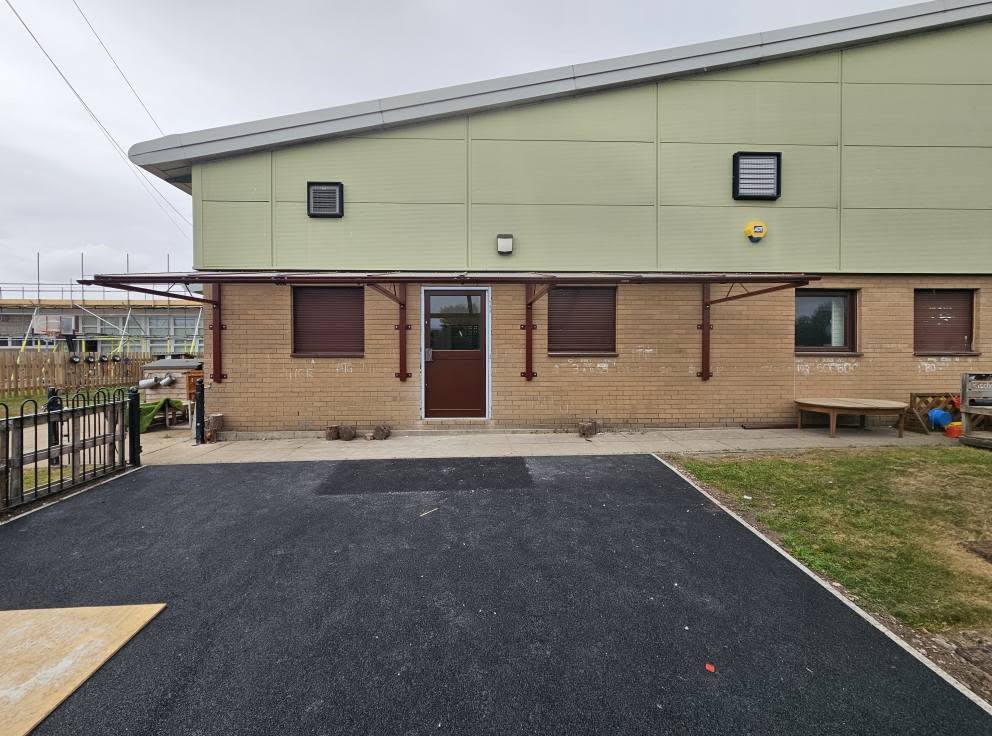Cantilever canopy, Moss Valley Primary Academy