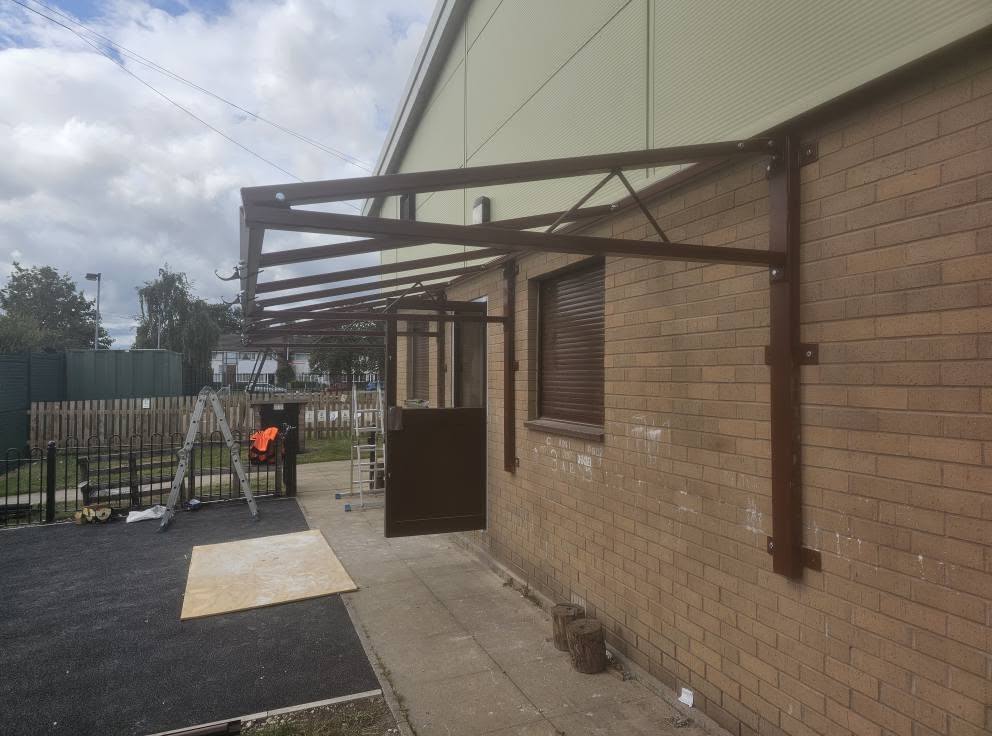 Cantilever canopy, Moss Valley Primary Academy
