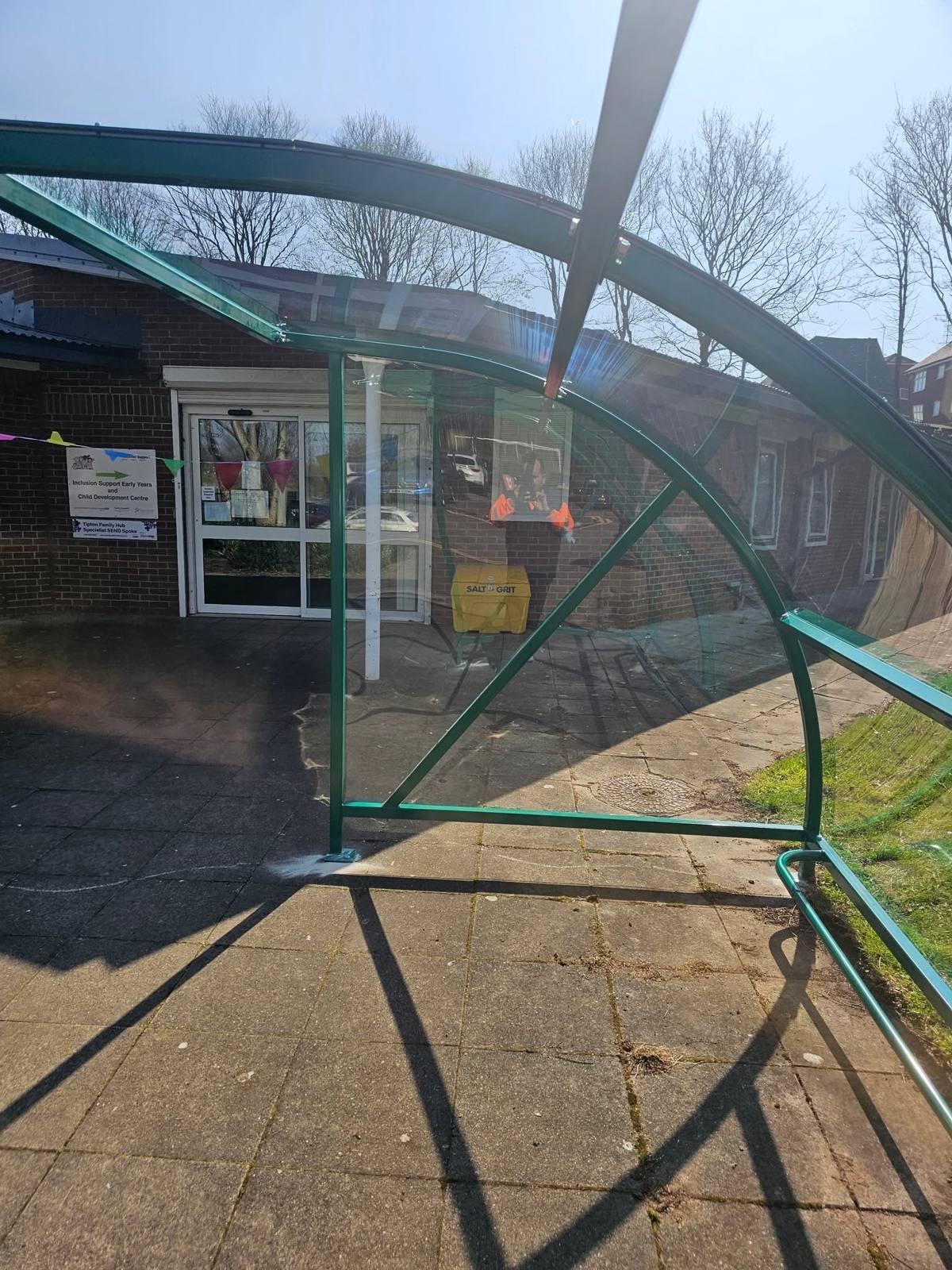 Green curved canopy, Rowley & Tipton Family Hubs